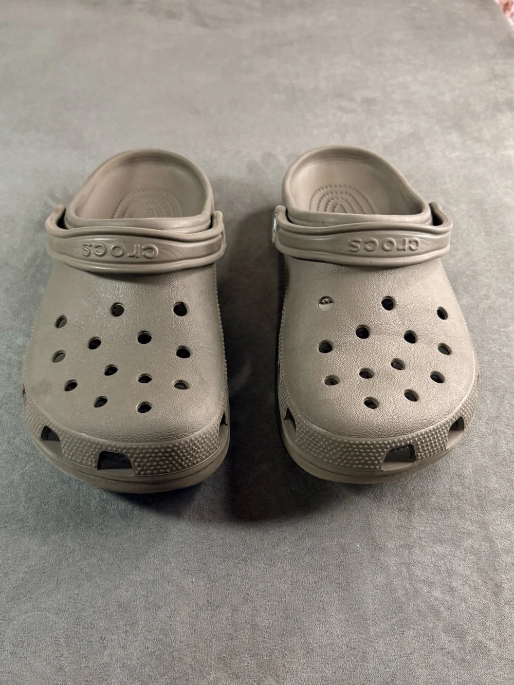 CROCS comfortable slip